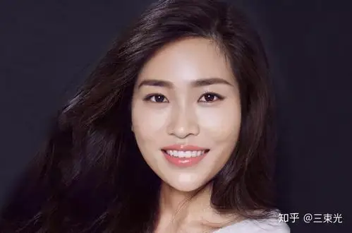 张艺谋70岁生日时山茶树之恋副导演张艺谋大女儿张末送来祝福