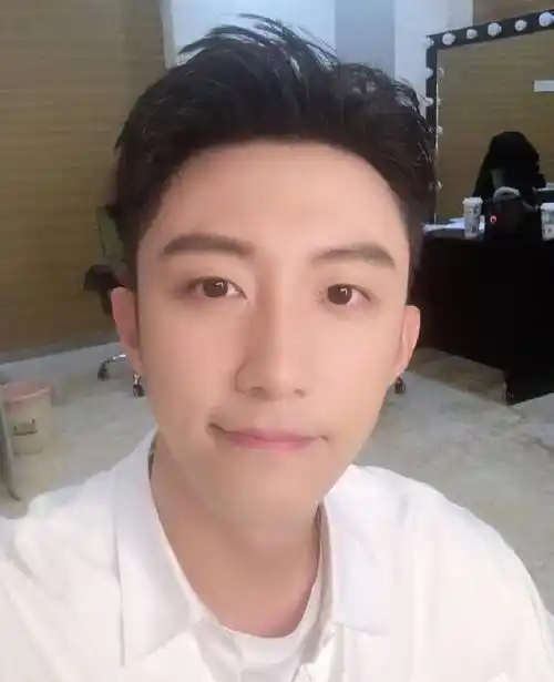 黄景瑜王雨馨结婚证系p图伪造?