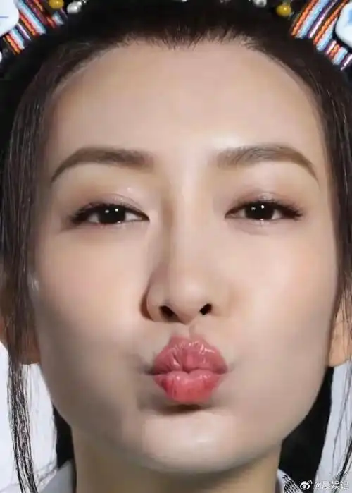 42岁王鸥表情显眼包之诱惑!迷人的一面,火出圈?