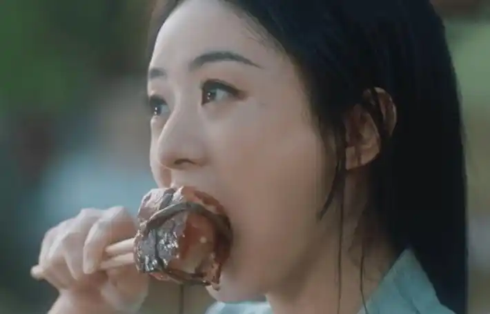 36岁赵丽颖和43岁董洁,老天爷赏饭吃与科班毕业的差距不要太明显