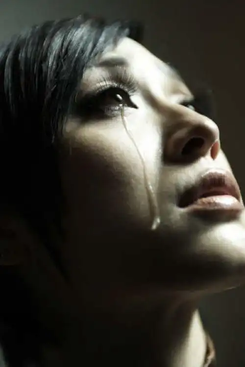 经典流泪伤感_女生至爱版:全世界都说你是骗子_非主流图片_我要个性网