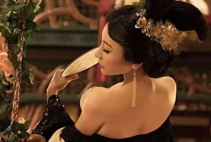 《奇门遁甲》柳岩的造型是真的是豁出去了