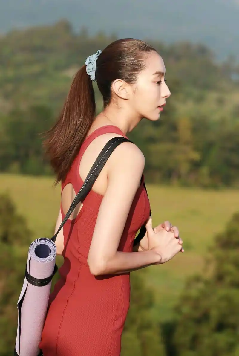 韩国女星金宥真的名品身材,不需要任何修饰的健康美