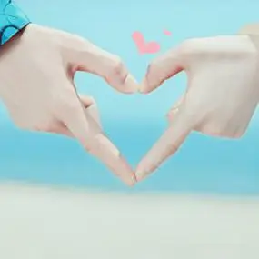 全凭汝心 浪漫恩爱幸福95后小情侣七夕情人节情侣牵手唯美头像手牵手