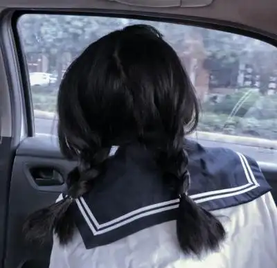 不露脸女生头像:我要怎么告诉你,草稿纸上都是你的名字!