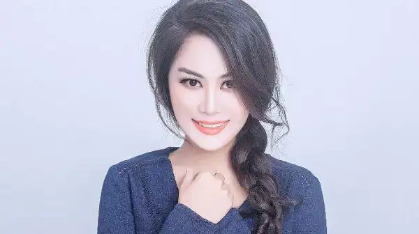 摘要:歌手梦然的本名就叫做王梦然,没有其他艺名,用真名出道也让她