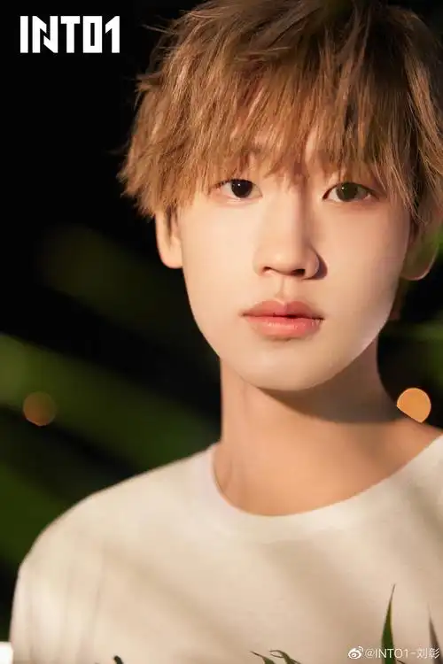 刘彰表示自己的自拍已经自学成才了