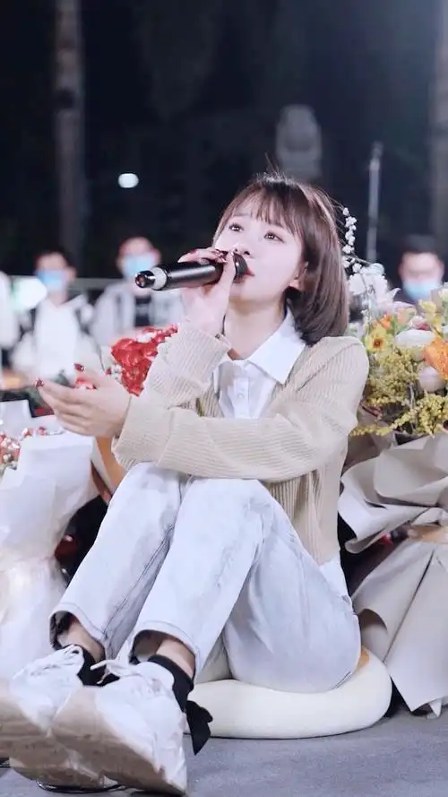 越是在乎最后都会哭都会哭