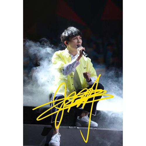 6寸  周深    亲笔签名照片新款热门宣传照签名照 25   号