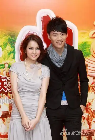 徐子崴谢安琪携手共庆香港回归十三周年图