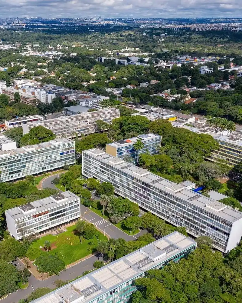 现代主义城市——巴西利亚,人口300多万,人均1.6万多美元 - 抖音