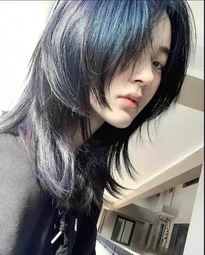 的女生鲻鱼头发型 不挑脸的发型日式狼尾鲻鱼头让人心动的日系短发