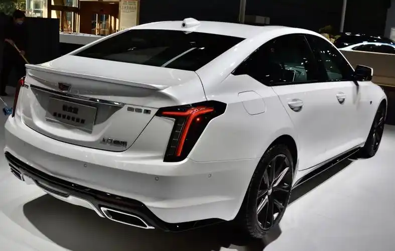 这款白色熏黑轮毂的铂金版凯迪拉克ct525个实力可以拿下吗