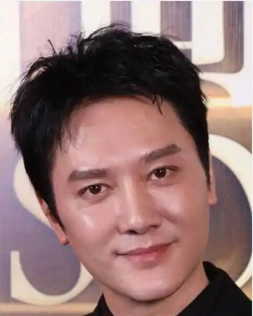 坚决否认了这一不实消息,用了几个字回应传闻,冯绍峰工作室说:"假