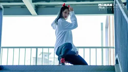 热舞街拍美女人物写真拍摄