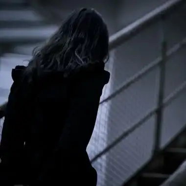 黑色高冷头像女生高清有气质的女生高冷黑色系头像图片