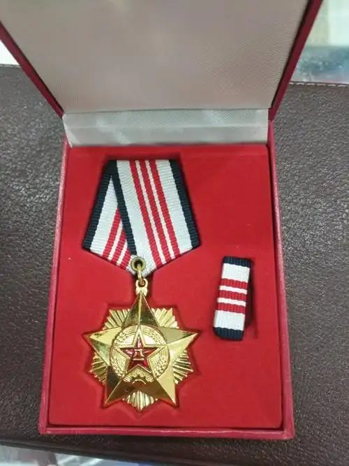 中国人民解放军三等功奖章一套原封原盒配套齐