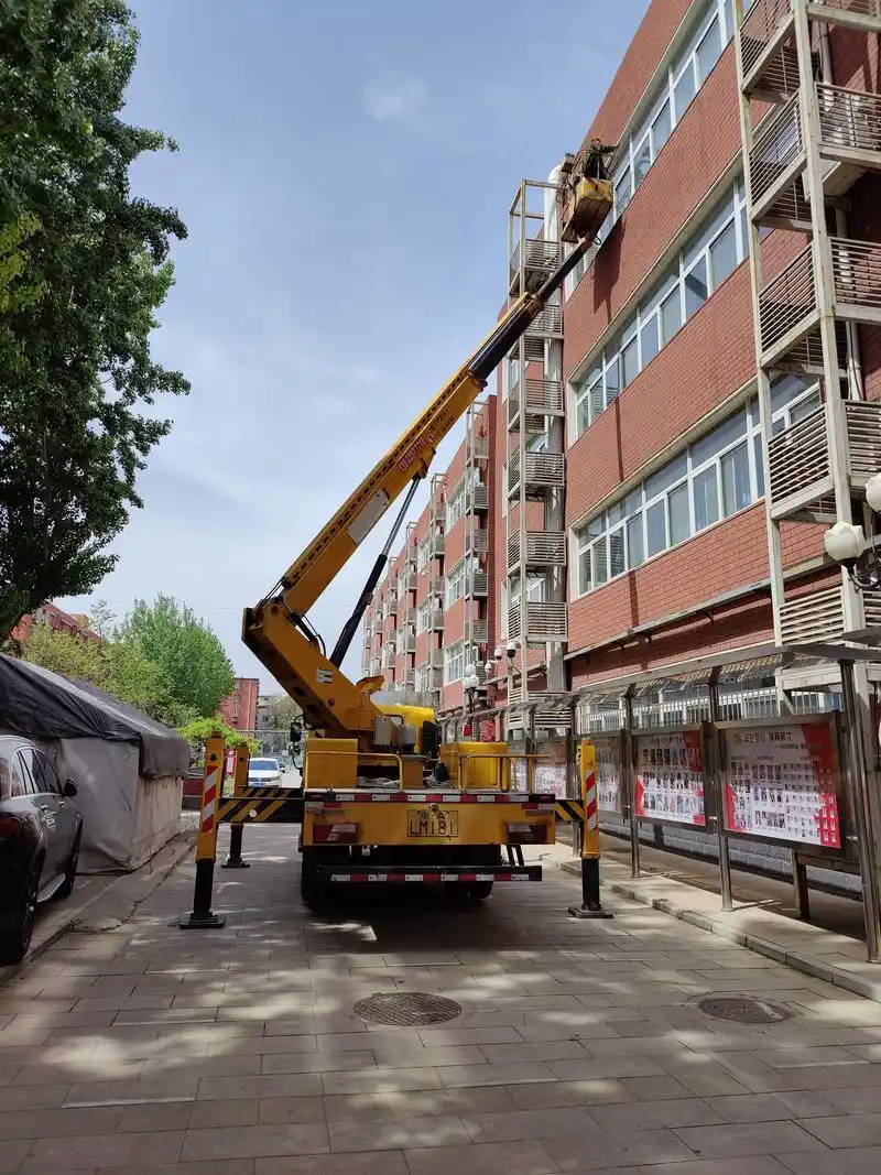 北京朝阳区升降车曲臂车出租租赁高空作业车云梯车18710102808