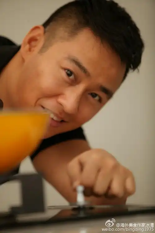 [可爱]应《健康与营养》杂志之邀,在缘来茹素工作室,我采访了@王小毅