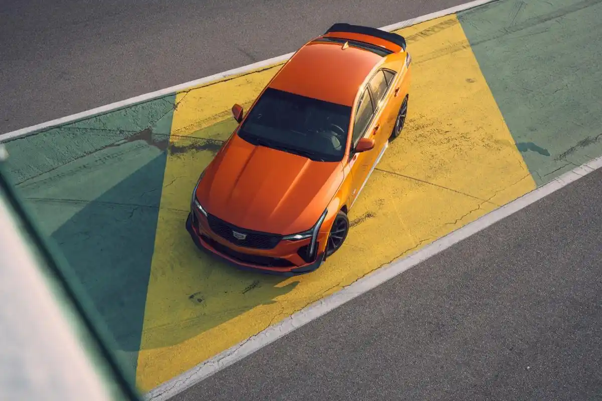 2022 年凯迪拉克 ct4-v blackwing 首次驾驶回顾:以高调结束!