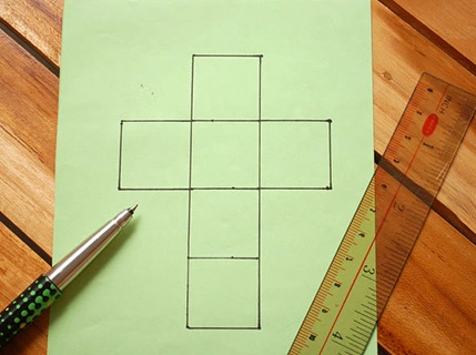 拓展资料用六个完全相同的正方形围成的立体图形叫正方体.