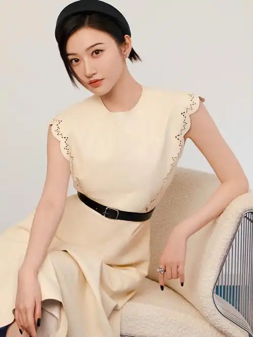 景甜inmoh白金蛇形耳钉及蛇形水晶戒指