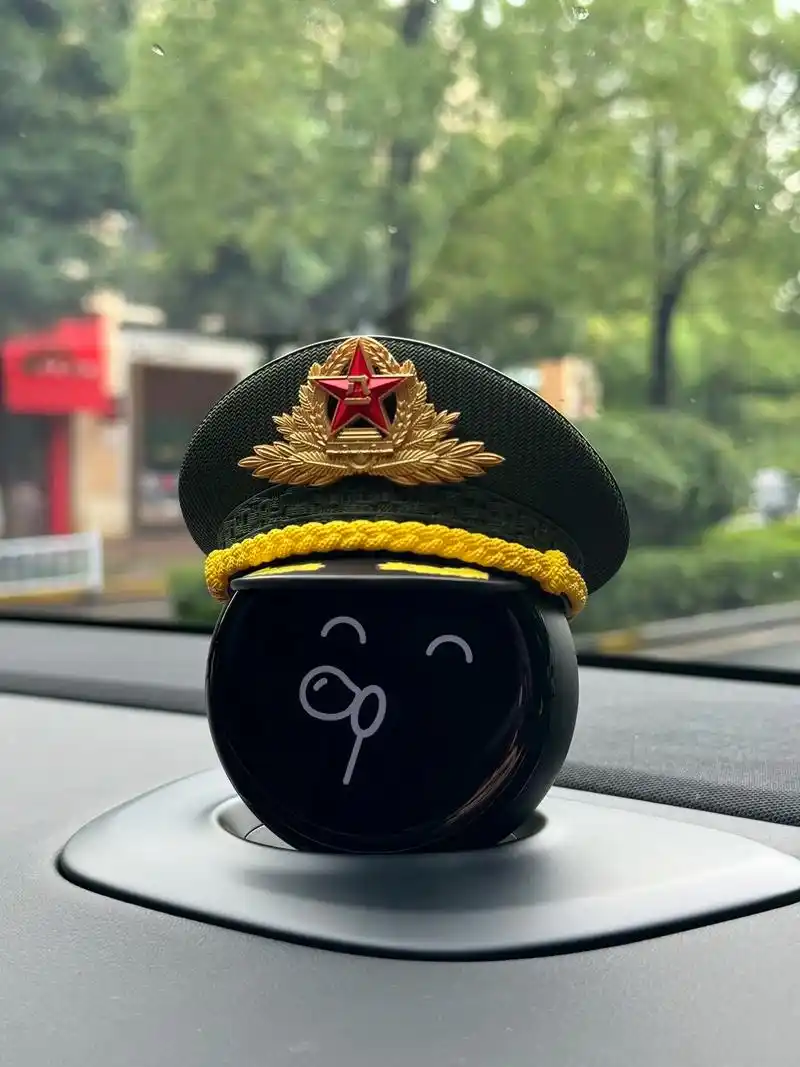 中国人民解放军仪仗队应邀参加了白俄罗斯的独立日和解放周年庆典阅兵