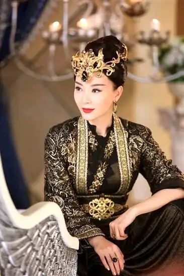 而不少80后的女演员只能在电视剧里给别人当妈了