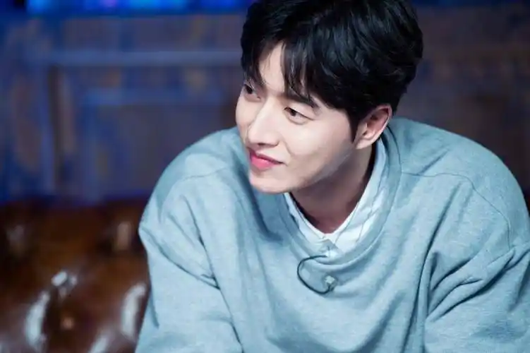 朴海镇久违拍摄新剧,存货未播就已敲定下一部,2020年将要霸屏?