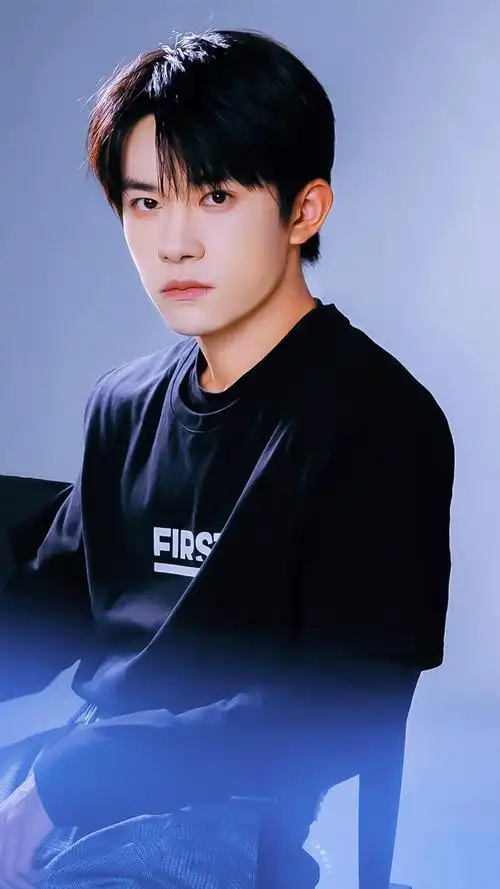 易烊千玺 first青年影展一号人物 饭修(四)