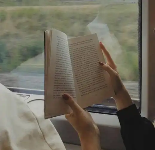 阅读时刻与书相关的头像