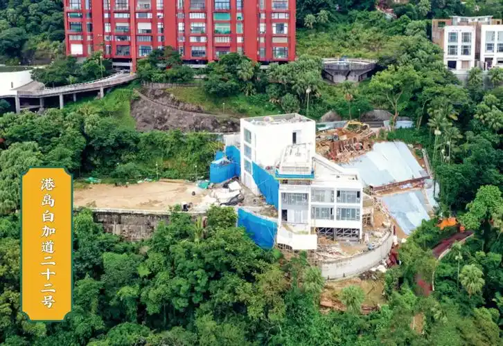 便是2015年以15亿元向李泽楷的重臣袁天凡购入香港山顶白加道22号大宅