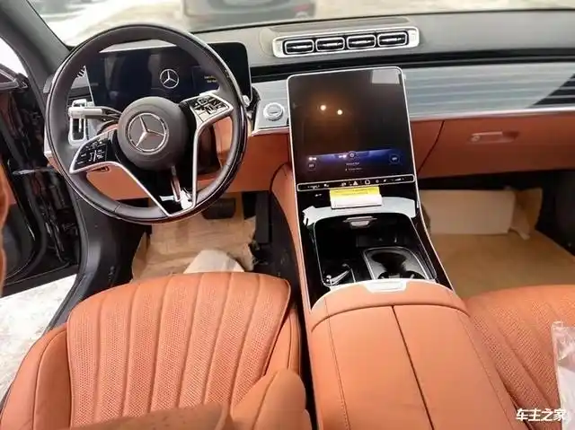 22款奔驰s500内饰设计就像一座移动的总统套房,相当的豪华.