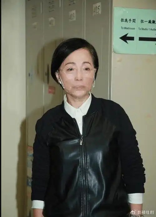 苑琼丹过去是星爷的金牌配角,他们合作了很多电影,看到吴孟达老师离开