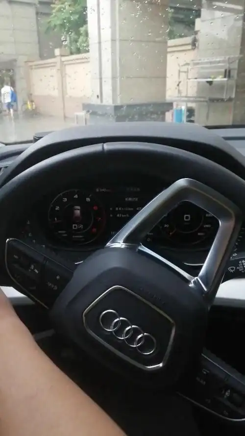 单手开奥迪可还行06