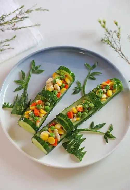 它可以算是最简单的雕刻菜了,人人都可以学会.