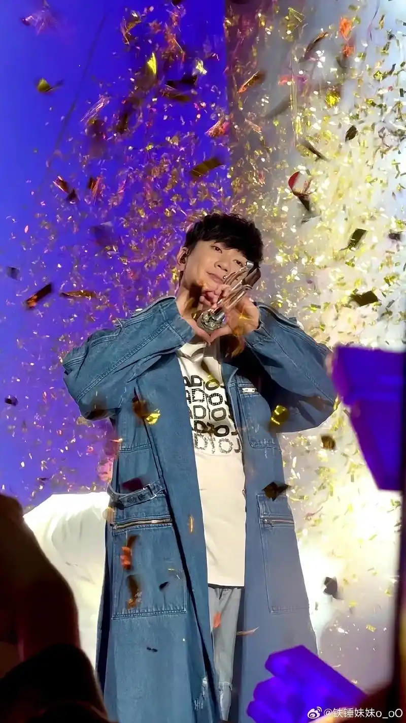 来自新加坡甜妹的超级暴击 #林俊杰 #jj20世界巡回演唱会 - 抖音