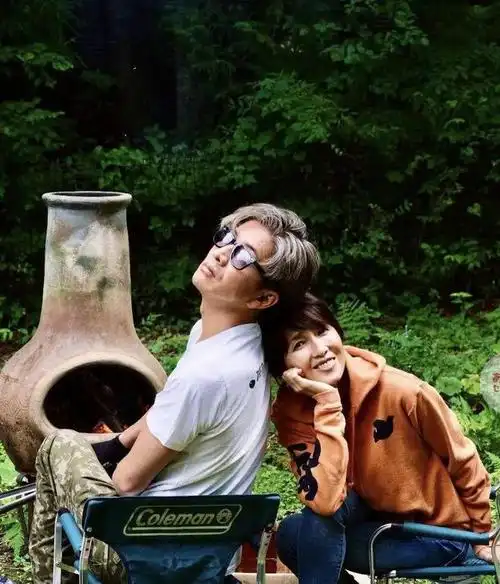 木村拓哉迎来51岁生日两女儿罕见po出爸妈的亲密合照网友狗粮还是陈的