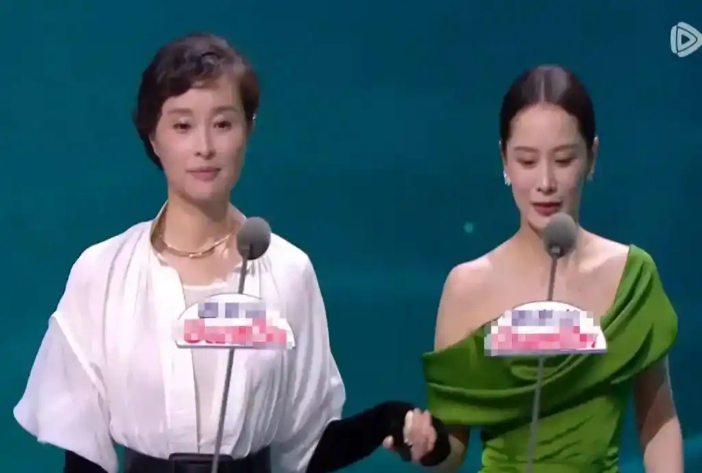 海清与吴越白玉兰同框,一个自然老去一个医美明显,生动演绎差别