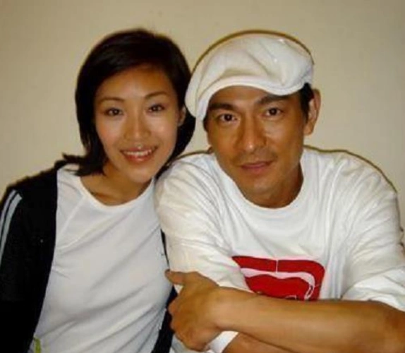 赖文慧:专为刘德华伴舞,41岁还未嫁人,甘愿只做舞台"天王嫂"插图5