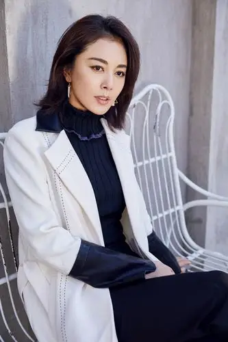 祝雨辛冬日时尚大片 霸道温柔造型百变