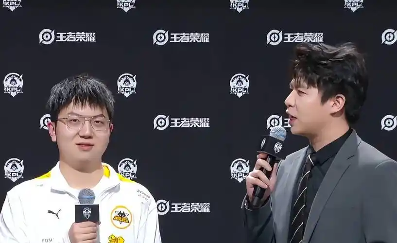 狼队零封tes,展现冠军实力,二路解说太精彩,天云不