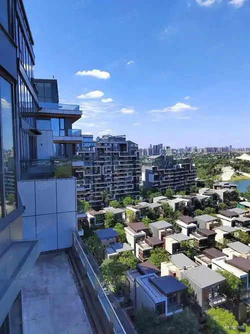 麓湖生态城芸台漫汀端户顶跃小高层8房5卫诚心急售