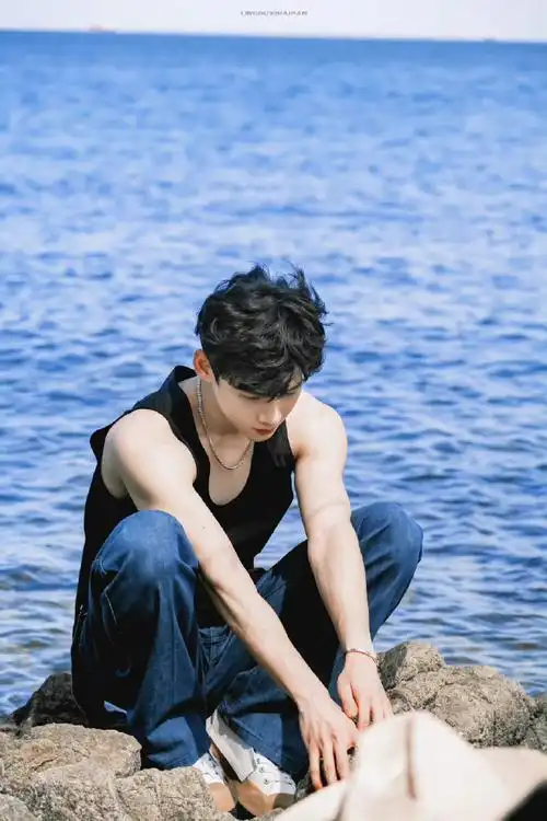 白敬亭上身肌肉线条##白敬亭