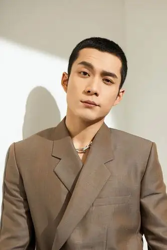 内外兼修才是美!韩东君亮相时尚活动畅聊美丽态度