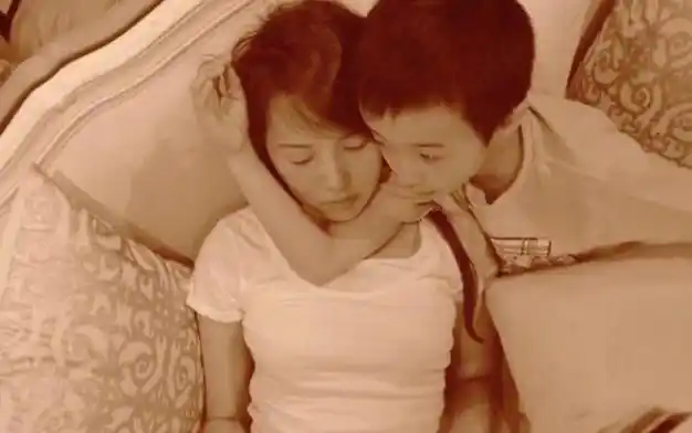 伊能静高情商夸杨幂,恩利高情商回答街坊,果然是一家人各火各的