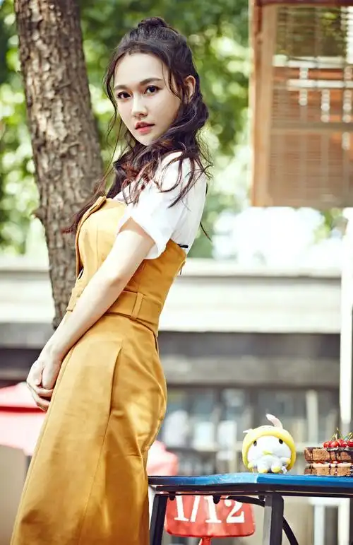 孙骁骁甜美俏丽时尚杂志写真图片