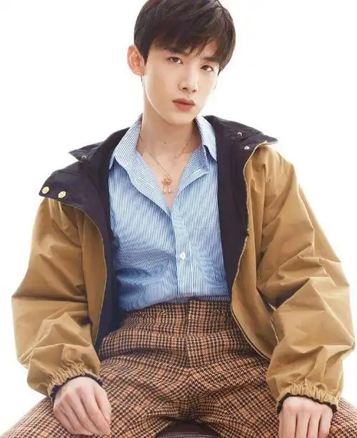 白敬亭最新大片释出这样穿花衬衫复古又可爱理想型男票没错了