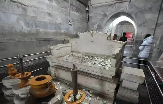 慈禧的陵墓被盗后含在口中那颗价值8亿的夜明珠如今在哪里