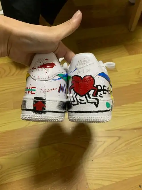 权志龙涂鸦鞋